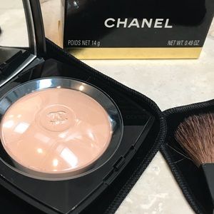 CHANEL Poudre Douce Soft Pressed Powder